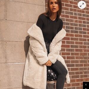 NWT Lulus Women's White Faux Fur Coat